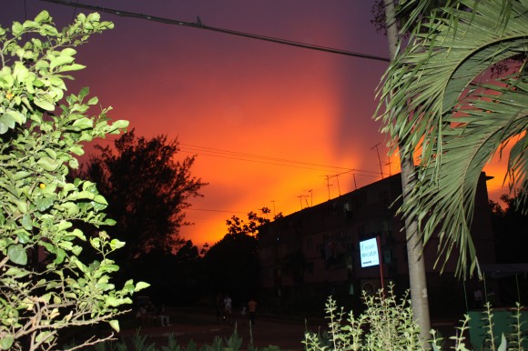Inusual crepúsculo en Moa el 15 de junio de 2014. Foto: José M. Liranza