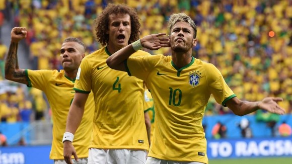 Neymar, David Luiz y Alves con Brasil.