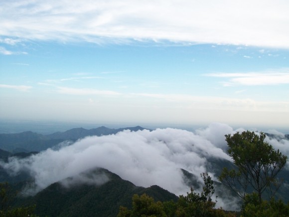 Nubes sobre la Sierra Maestra. Foto José enrique Agüero Estudainte de Comunicación Social Las Tunas