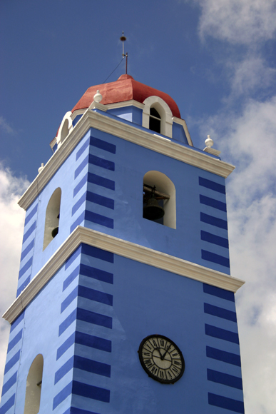 La simbólica Torre de la Parroquial Mayor de Sancti Spíritus. Serie Una ciudad testigo del tiempo. Foto: Daylén Vega