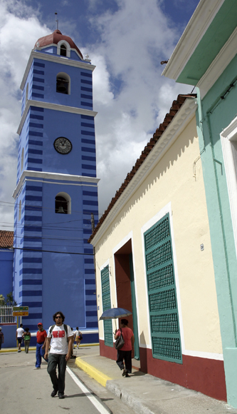 Rumbo a la Parroquial Mayor. Serie Una ciudad testigo del tiempo. Foto: Daylén Vega/Cubadebate 