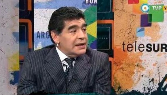 Diego Armando Maradona recordó en el programa que Estados Unidos mantiene encarcelados a defensores de la verdad.