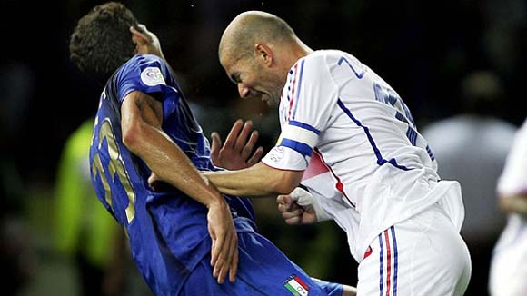 El cabezazo de Zidane a Matterazzi avivó el fuego de la rivalidad entre franceses e italianos.