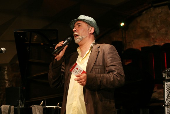  Pere Pons, responsable de la programación del  Jamboree, presentó a la artista cubana