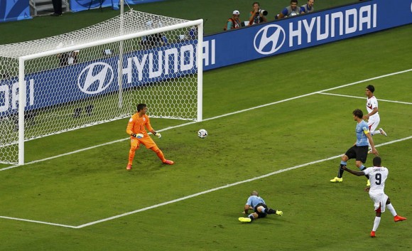 Costa Rica's Campbell shoots to score a goal against Uruguay during their 2014 World Cup Group D soccer match at the Castelao arena in Fortaleza