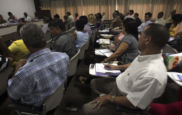 Comisión de Atención a los Servicios. Foto: Ladyrene Pérez/Cubadebate.