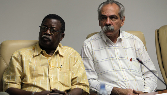 Cristian Jiménez, presidente del INDER, junto a Jorge González, presidente de la Comisión de Salud y Deporte del Parlamento Cubano. Foto: Ladyrene Pérez/Cubadebate. 