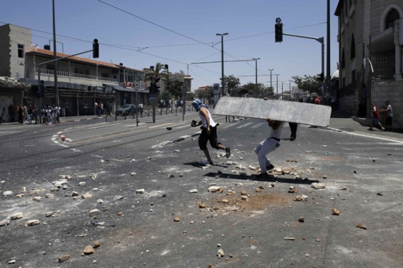 Duros enfrentamientos en Jerusalén tras la muerte de un joven palestino. Foto: Reuters