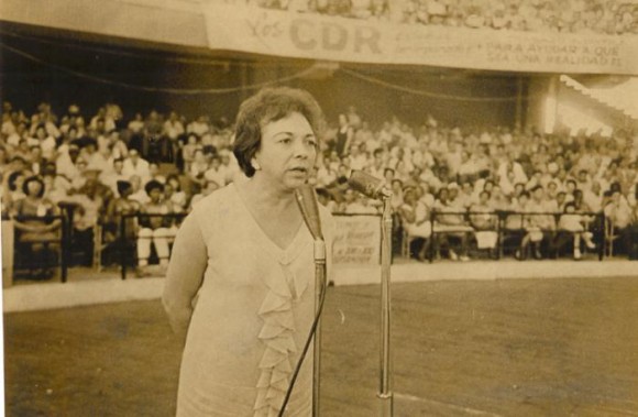 Melba Hernández en una actividad de solidaridad con Vietnam. Foto: Archivo.