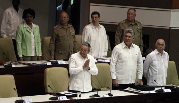 Con la presencia de Raúl Castro Ruz, presidente de los Consejos de Estado y de Ministros, sesiona este sábado en sesión plenaria la Asamblea Nacional del Poder Popular, correspondiente al Tercer Período de la VII Legislatura. Foto: Ladyrene Pérez/ Cubadebate