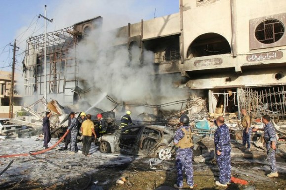 Al menos 21 personas murieron y 118 resultaron heridas al estallar de forma casi simultánea tres coches bombas en la norteña ciudad iraquí de Kirkuk. Foto: Reuters.