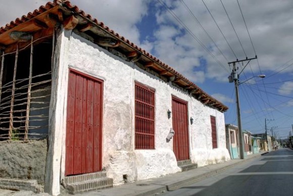 La Casa del Teniente a Gobernador, Monumento Nacional, construida en 1752, conserva parte de los materiales originales utilizados en su diseño y  es la edificación más antigua de la ciudad de Holguín, Cuba, 19 de agosto de 2014. Foto: AIN FOTO/Juan Pablo CARRERAS