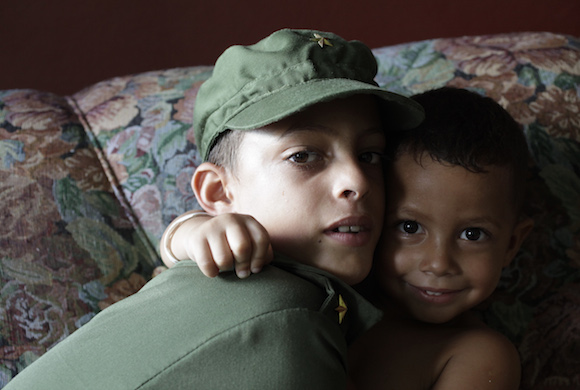 Fidel Castro es el ídolo de Marlon Méndez, un niño que desde los tres años se prepara para el gran momento de conocerlo. Foto: Enrique de la Osa/ cortesía de Reuters