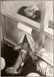 Junio de 1970: Fidel dona sangre para el pueblo peruano, asolado por un terremoto.