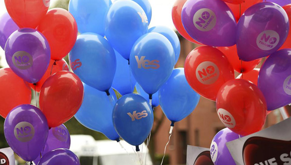 Los escoceses manifestaron sus opiniones un día antes del referéndum. Foto: Reuters.