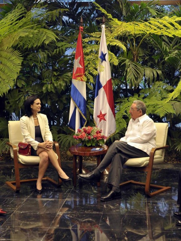 Raúl y la Vicepresidenta panameña. Foto: Estudios Revolución