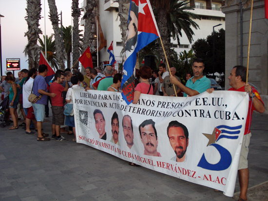 Demostración por los cinco en Alicante, España. Foto: Cubainformación