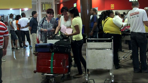 Salón de espera de pasajeros de la Terminal Aérea 3 del Aeropuerto José Martí. Foto: Ismael Francisco/Cubadebate.