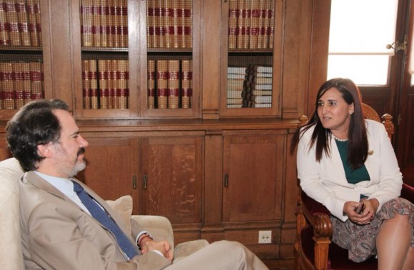 El Presidente de la Comisión de Negocios Extranjeros, Exmo. Sr. Sergio Sousa Pinto, recibió a la Embajadora de Cuba Johana Tablada de la Torre