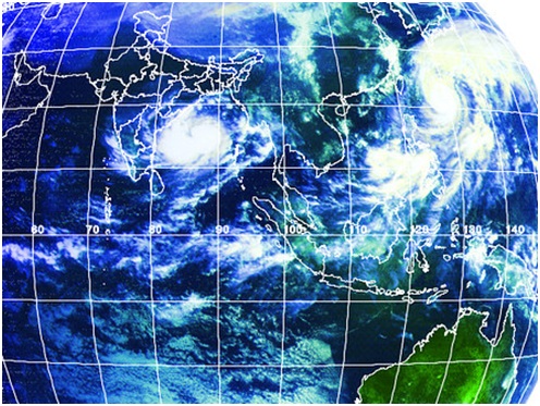  Imagen de satélite en que se muestra a HUDHUD penetrando en la India, donde hasta el momento ha ocasionado 2 muertos y gran destrucción. También se observa a VONGFONG sobre el archipiélago japonés (derecha superior en la imagen).