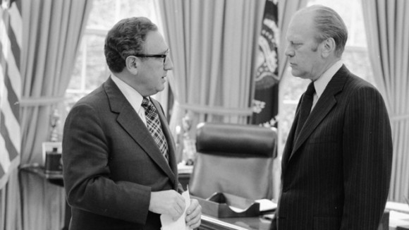El Presidente Gerald R. Ford (a la derecha) y su Secretario de Estado, Henry Kissinger, en la Casa Blanca.