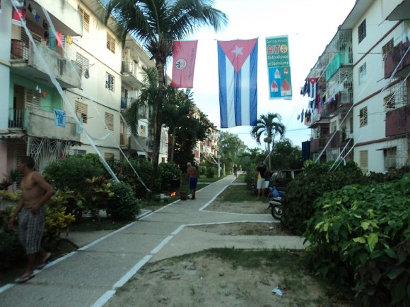 Mi CDR esperando el 28. Reparto Hermanos Cruz, Pinar del Río.  Foto: Eddy E. del Valle Hernández / Cubadebate