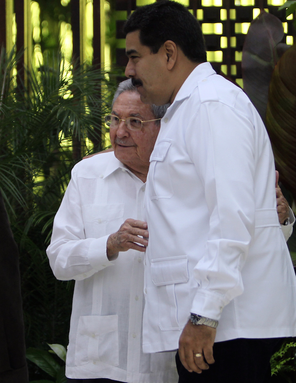 Recibe Raul Castro de Jefes de Estado participantes en Cumbre Alba TCP sobre el Ebola. Foto: Ismael Francisco/Cubadebate.