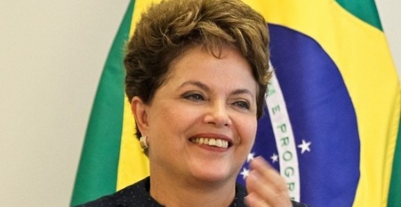 Rousseff ejerce su derecho al voto en elecciones con impacto regional