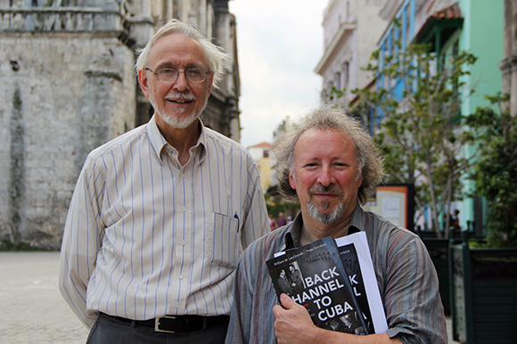William Leogrande (izquierda) y Peter Kornbluh, en La Habana. Foto: David Vázquez