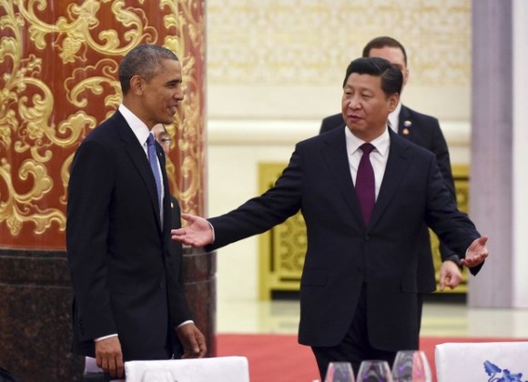 Los presidentes Barack Obama, de Estados Unidos, y Xi Jinping, de China, en una reunión en Pekín, este miércoles. Foto: Ap.