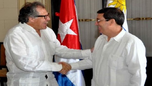 El canciller cubano Bruno Rodríguez, recibió en Cuba a su homólogo uruguayo Luis Almagro.