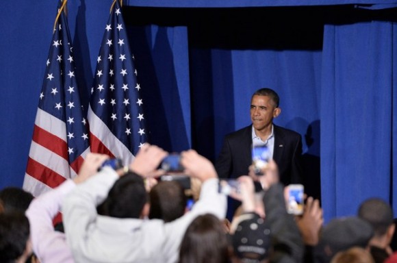 El presidente estadounidense Barack Obama, pronunció un discurso para apoyar la campaña del gobernador Dannel Malloy, en la Escuela Secundaria Central de Bridgeport, Connecticut. Foto: Xinhua.