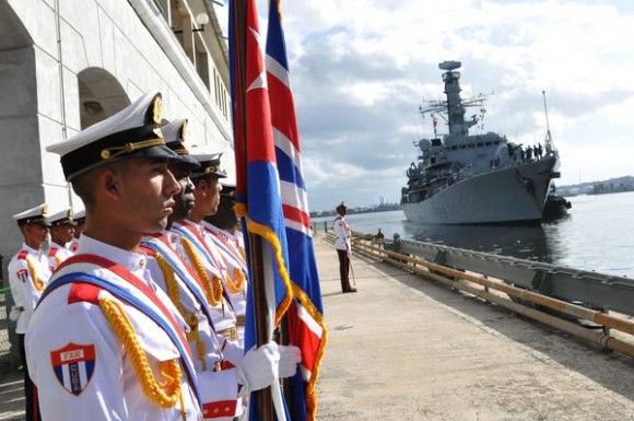 La fragata HMS ARGYLL de la Marina Real del Reino Unido, arribo a La Habana, en horas de la mañana del 31 de noviembre de 2014. AIN FOTO/Marcelino VAZQUEZ HERNANDEZ/