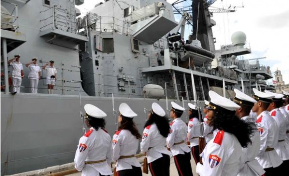 La fragata HMS ARGYLL de la Marina Real del Reino Unido, arribo a La Habana, en horas de la mañana del 31 de noviembre de 2014. AIN FOTO/Marcelino VAZQUEZ HERNANDEZ/