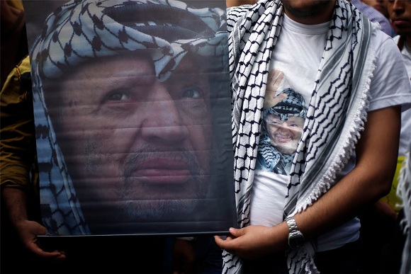 Palestinos rinden homenaje a Yasser Arafat en décimo aniversario de su muerte 13