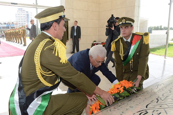 Palestinos rinden homenaje a Yasser Arafat en décimo aniversario de su muerte 15
