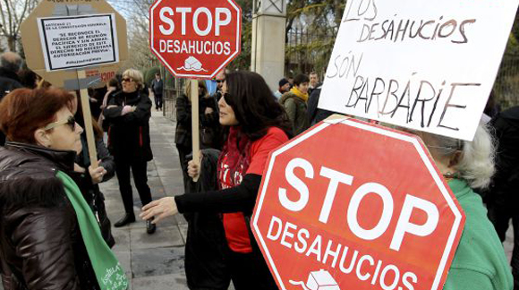 Manifestación de Stop Desahucios en Ciudad Real. Foto: EFE
