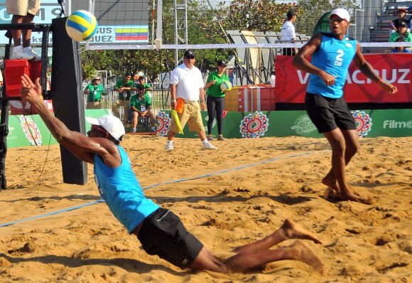 Voleibol de playa M oro para cuba Nivaldo Diaz y Sergio Gonzalez. Foto: Ricardo López Hevia / Granma / Cubadebate
