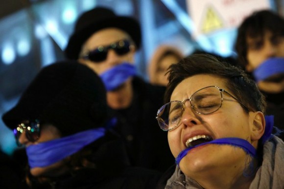 Manifestantes protestan contra la nueva ley de seguridad del gobierno español en Madrid, el 10 de diciembre de 2014. Foto Reuters