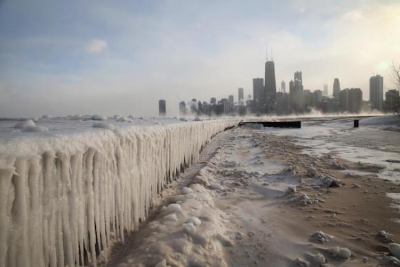Vista general del Lago Michigan congelado, visto desde la North Avenue Beach, en Chicago, Illinois, el 6 de enero de 2014, después que la ciudad alcanzara una temperatura record de -16 grados Farenheit. Scott Olson