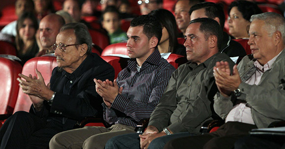 Faure Chomon, Elian Gonzalez, Juan Miguel Gonzalez y Alfonso Borges en Gala por el 15 Aniversario de la Mesa Redonda. Foto: Ismael Francisco/Cubadebate.