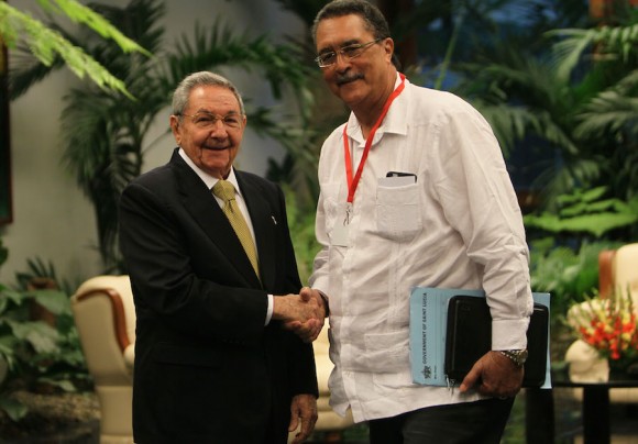 Raúl y Anthony durante el saludo Oficial a los Jefes de Estado. Foto: Ismael Francisco/Cubadebate.