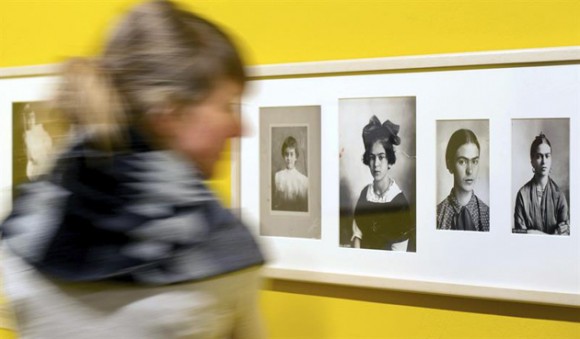 Presentan en Alemania un archivo fotográfico privado de Frida Kahlo. Foto: EFE