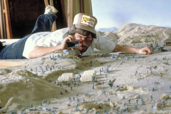 Spielberg haciendo la primera película de Indiana Jones en 1980