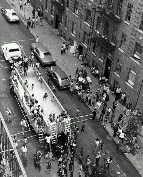Una piscina móvil en la ciudad de Nueva York, 1960