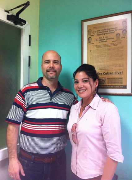 Gerardo con la periodista Yenisei García.