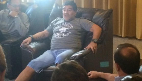 El encuentro de los Cinco con Maradona y Víctor Hugo. Foto: Diario Popular