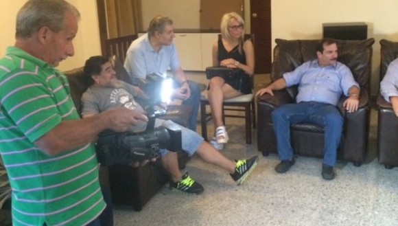 El encuentro de los Cinco con Maradona y Víctor Hugo. Foto: Diario Popular