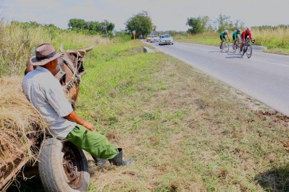 Santiago de Cuba- Bayamo, tercera etapa del Clásico Nacional de Ciclismo. Foto; Otmaro Rodríguez / Cubadebate
