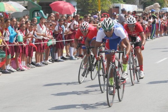 Yasmani Viamonte, ganador de la tercera etapa del Clasico Nacional de Ciclismo. Foto; Otmaro Rodríguez / Cubadebate